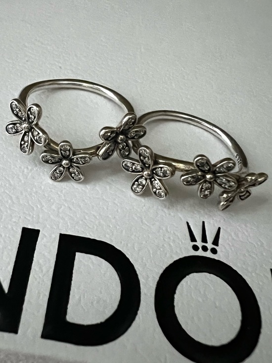 Pandora Jewelry - Pandora Dazzling Daisies Silver Floral Stackable Ring Set with Clear Accents